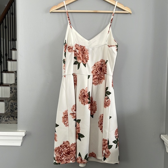 Max and Riley Floral Dress - Picture 2 of 4